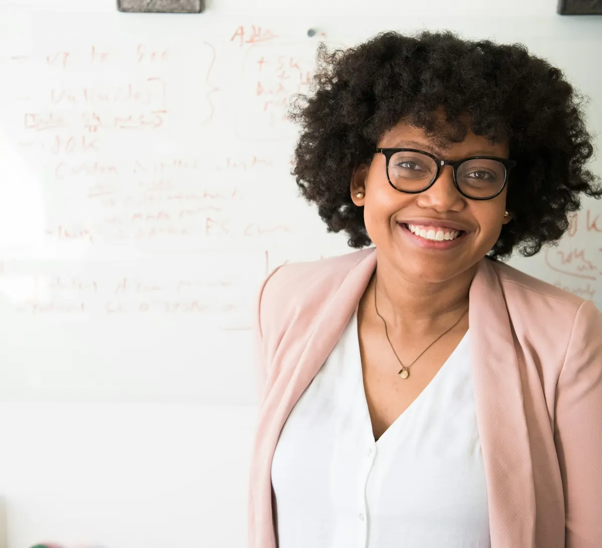 Consultante souriante de Conseils Réunis